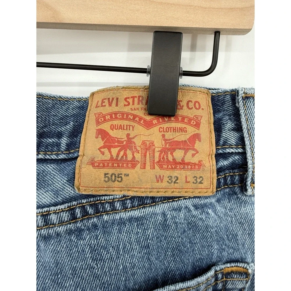 Levis 505 Jeans Mens 32x32 Blue Straight‎ Leg Medium Wash Distressed Denim Pants